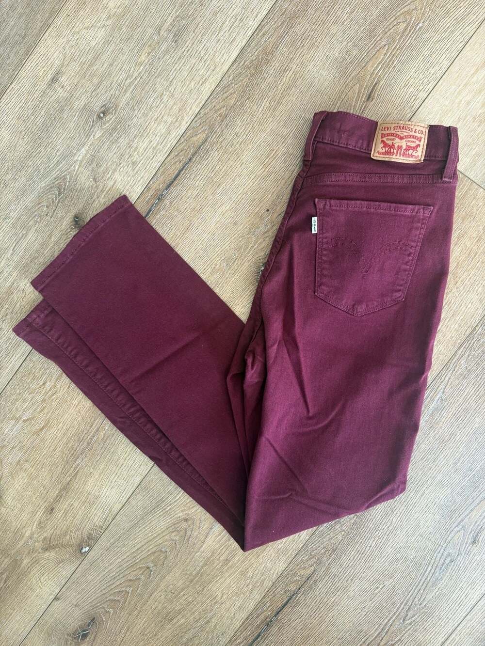 Levi's Classic Straight Leg Jeans Womens 6M W28 L30 Burgundy Wine Maroon Stretch
